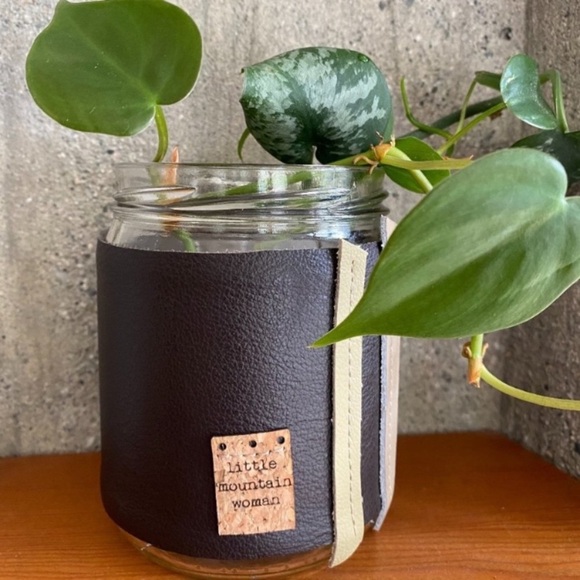 Leather Handcrafted “Fromme” Propagation Vessel - Picture 2 of 9